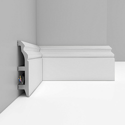 Плинтус окрашенный D232-115 WHITE LINE Decomaster